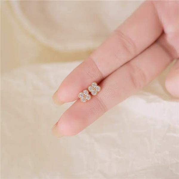 copy of 18k rose gold v shape lab grown diamond earrings