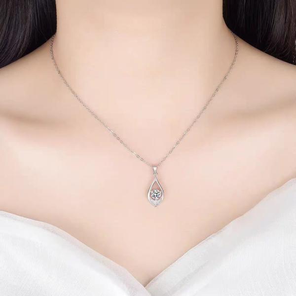 Lab Grown Diamond Waterdrop-shaped necklaces