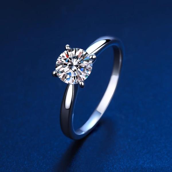 Four-pronged Lab-grown Diamond Rings