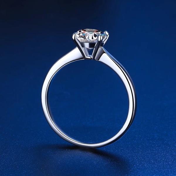 Four-pronged Lab-grown Diamond Rings