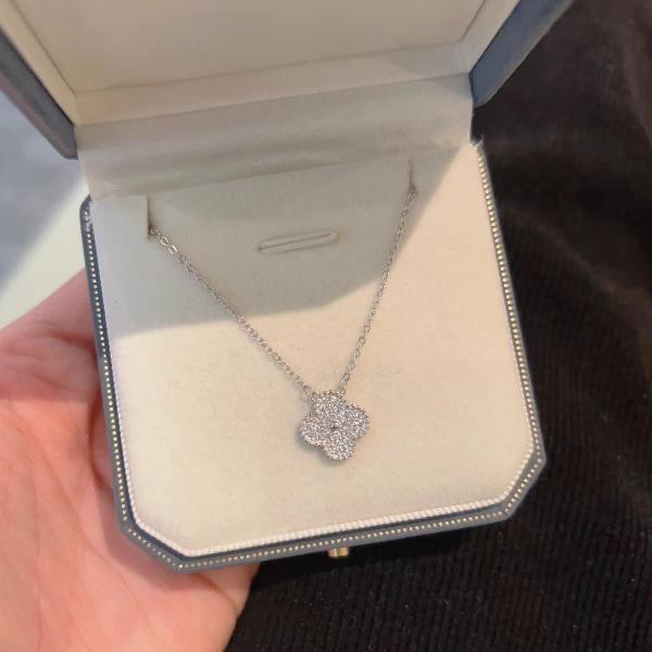 Lab Grown Diamond Four-leaf clover necklaces