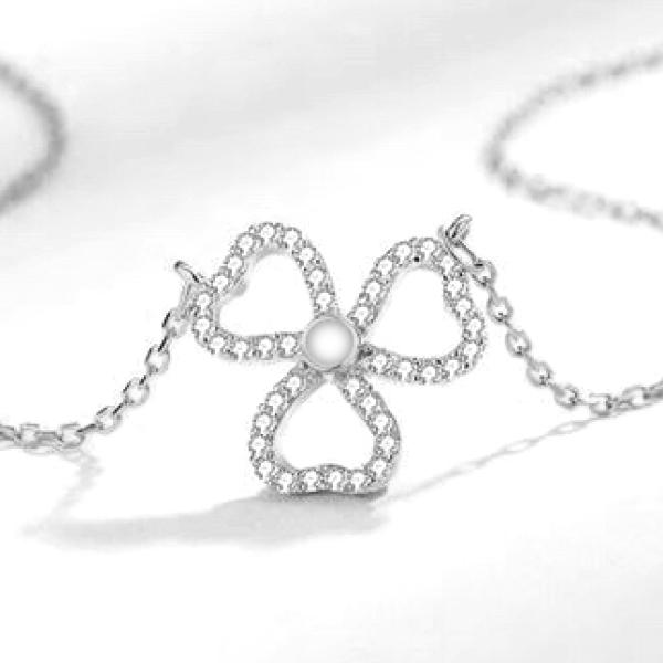 Lab Grown Diamond Trifolium necklaces