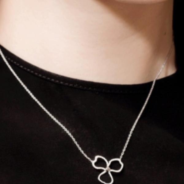 Lab Grown Diamond Trifolium necklaces