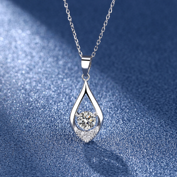 Lab Grown Diamond Waterdrop-shaped necklaces