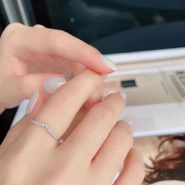 Lab-grown Diamond V-shaped stud rings